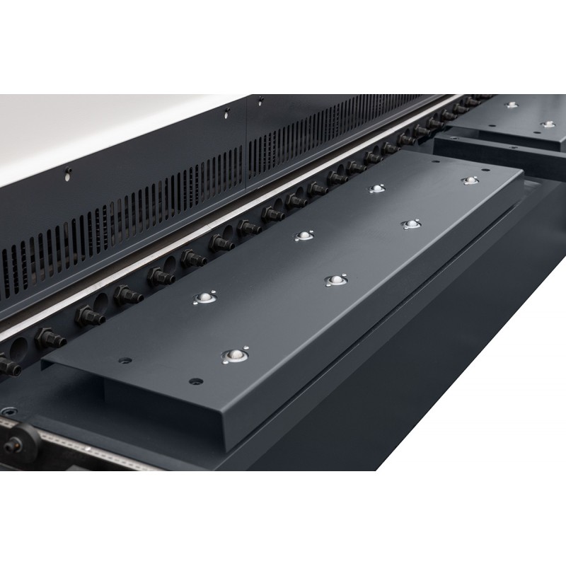 Hydrauliczne nożyce gilotynowe NC SHARK 4x2500