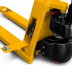 Transpallet elettrico CORMAK Q15-4 1500kg Li-Ion (sollevamento e traslazione elettrici) - 