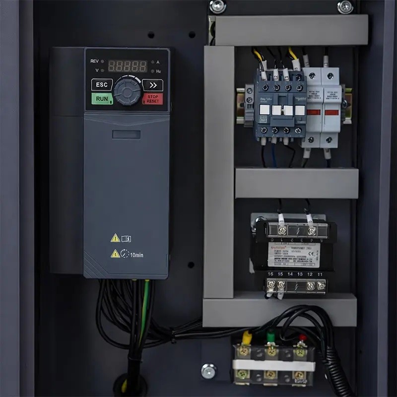Sprężarka śrubowa LUFT 700 VSD+PM 5,5kW 650 l/min + osuszacz + zbiornik 500L | CORMAK