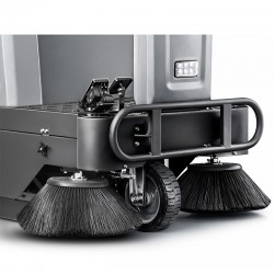 Elektrische Aufsitz-Kehrmaschine CORMAK mit Sprühsystem 7500m²/h - 