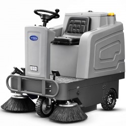 Elektrische Aufsitz-Kehrmaschine CORMAK mit Sprühsystem 7500m²/h - 