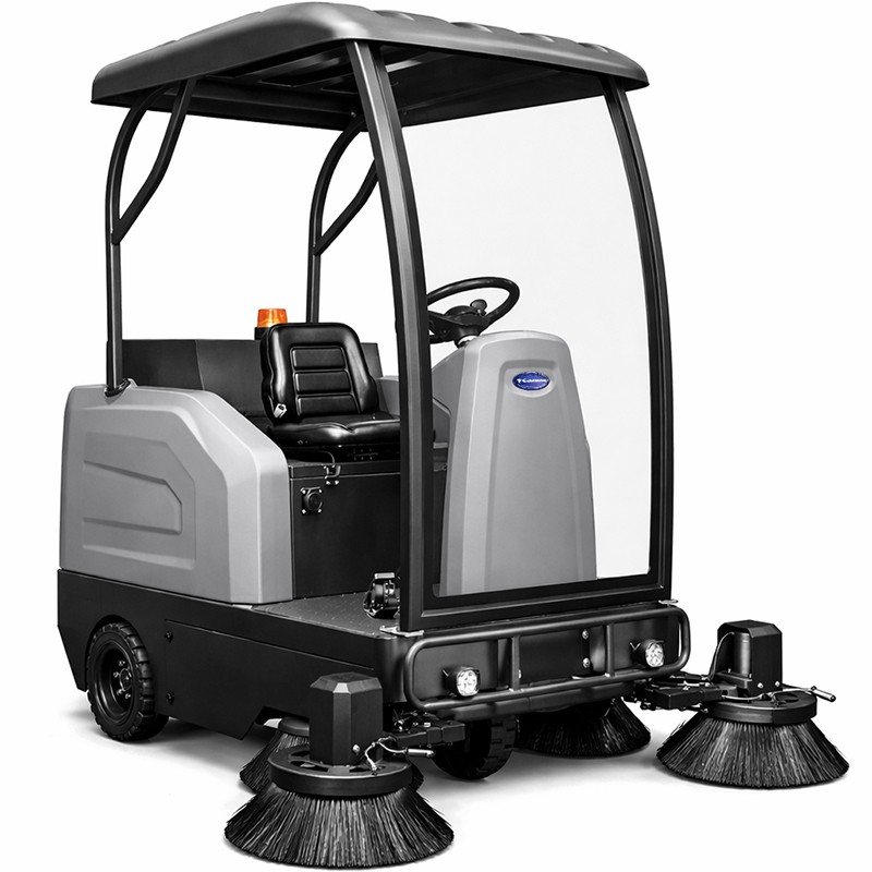 Selbstfahrende Kehrmaschine mit Sitz und Sprühsystem CORMAK ZP13000 (Leistung bis zu 13000m²/h) - 