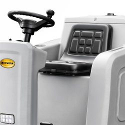 Zamiatarka samojezdna z siedziskiem z natryskiem KEVORA ZP7500 (wydajność do 7500m2/h) | Producent CORMAK
