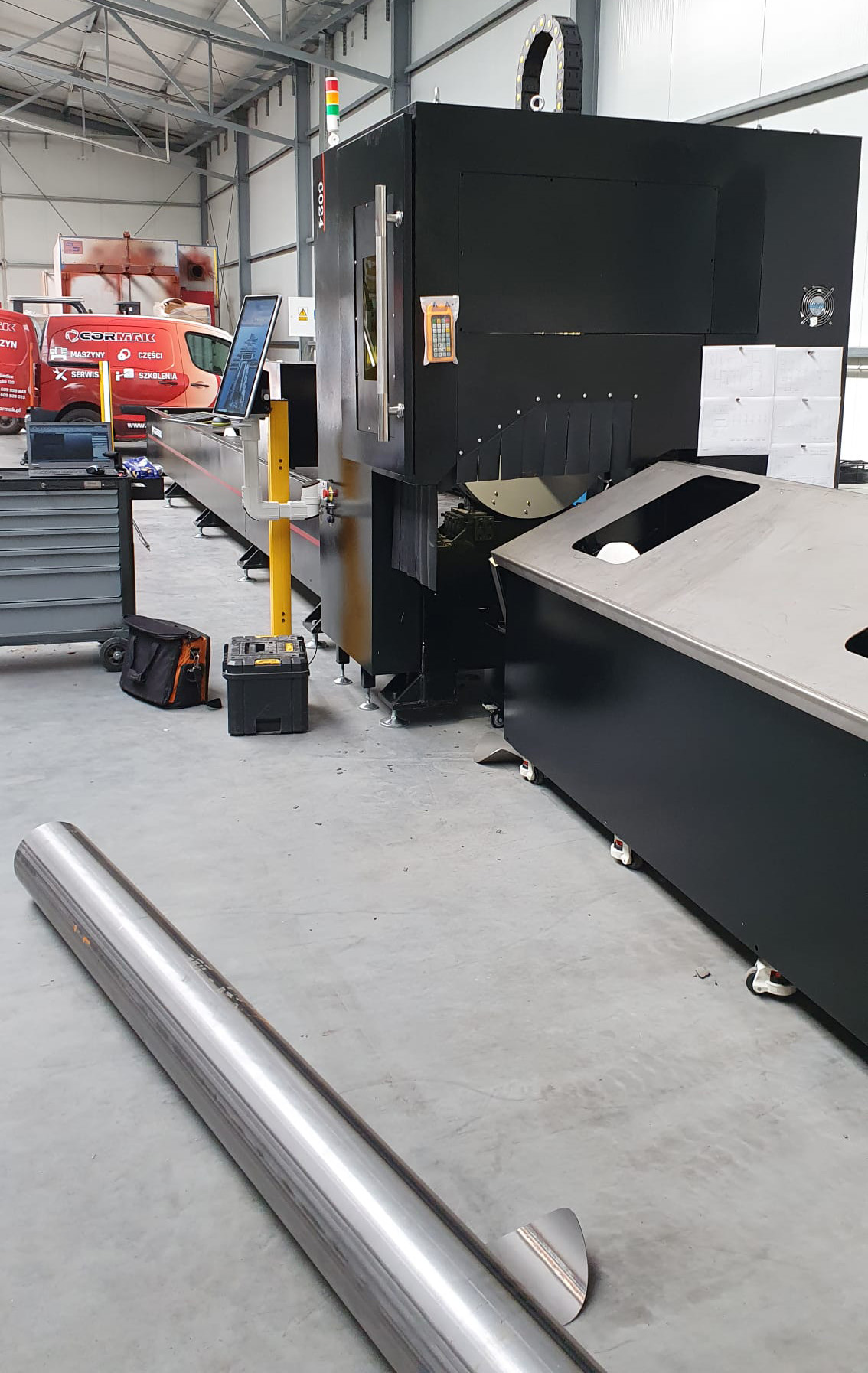 Augustów - Machine de découpe laser pour tubes et profilés LF6024