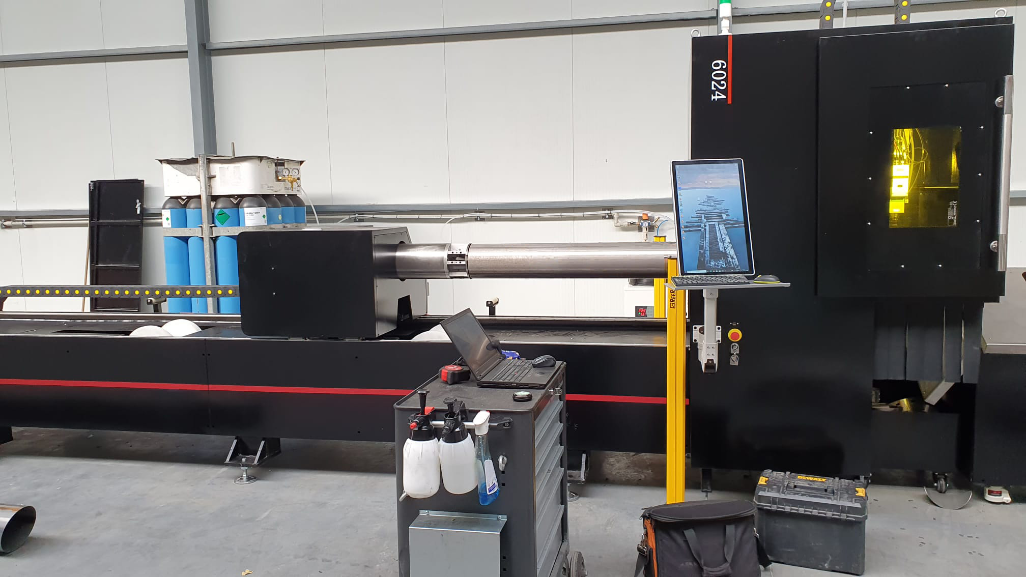 Augustów - Machine de découpe laser pour tubes et profilés LF6024